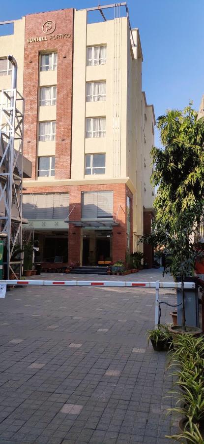 Hotel Sunhill Portico Shiliguri Exterior foto